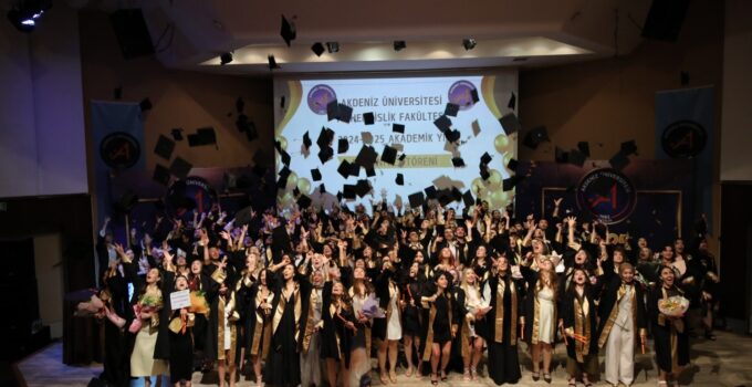 Akdeniz Üniversitesi’nde mühendisler mezun oldu