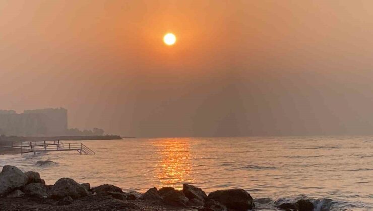 Akdeniz’de gün doğumuyla oluşan yakamoz mest etti