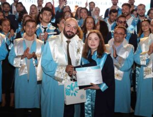 ALKÜ’nün 10. yılında mezuniyet coşkusu