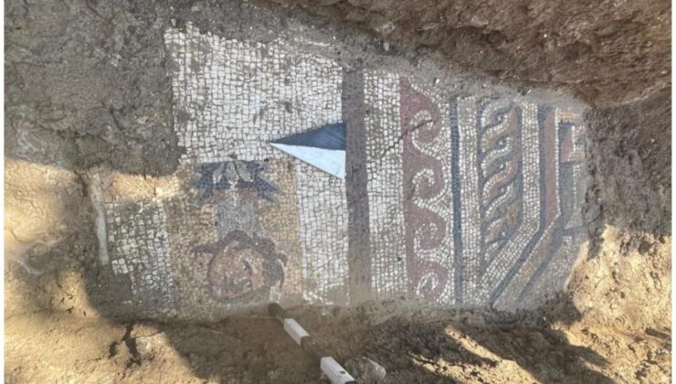 Altyapı çalışmalarında Roma döneminden kalma mozaik bulundu