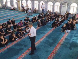 Anamur’da gençler camilerde buluştu