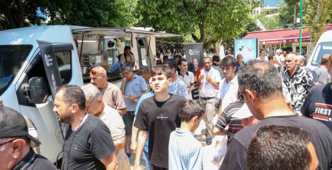 Antalya Büyükşehir Belediyesi’nden Ferdi Zeyrek için lokma dağıtımı