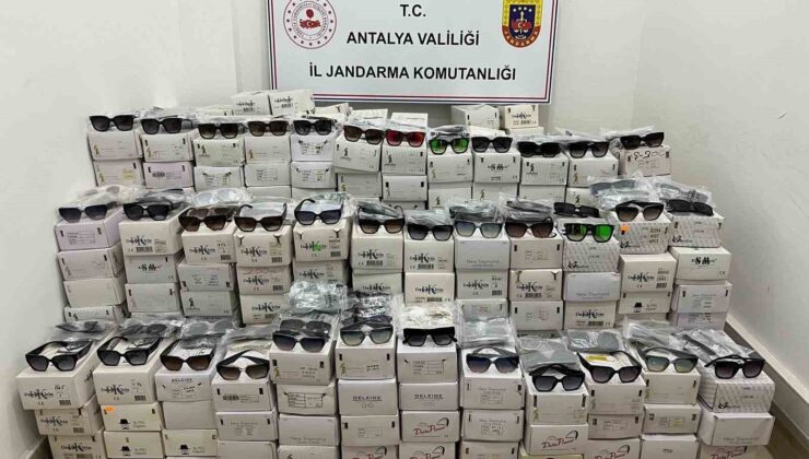 Antalya’da 16 bin adet kaçak güneş gözlüğü yakalandı