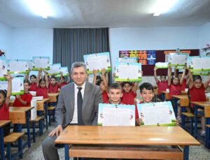 Antalya’da 485 bin 783 öğrenci karne heyecanı yaşadı