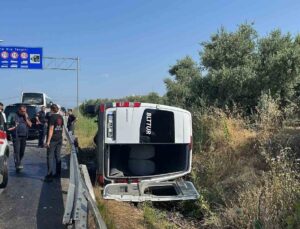 Antalya’da kontrolden çıkan minibüs devrildi, 6 turist ve sürücü yaralandı