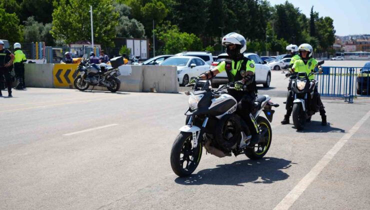 Antalya’da motosikletli polis timlerine güvenli sürüş eğitimi