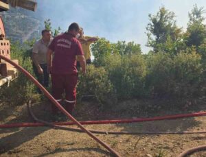 Antalya’daki 2 orman yangınından 1’i kontrol altına alındı