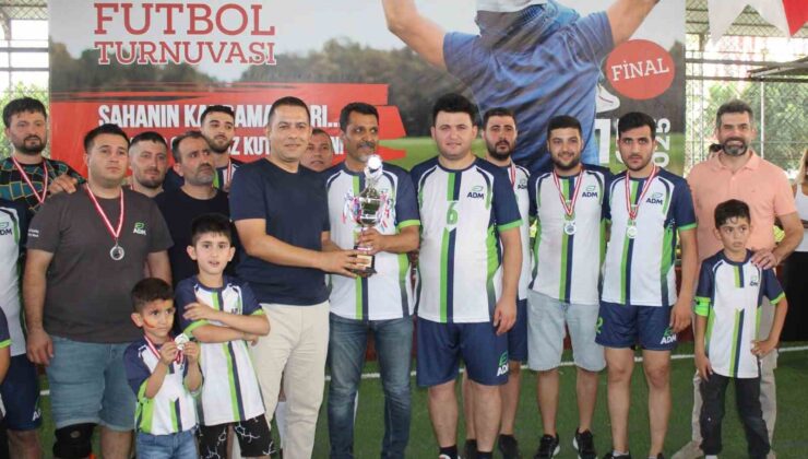 AOSB 11’inci Futbol Turnuvasının Şampiyonasında dereceye girenlere ödülleri verildi