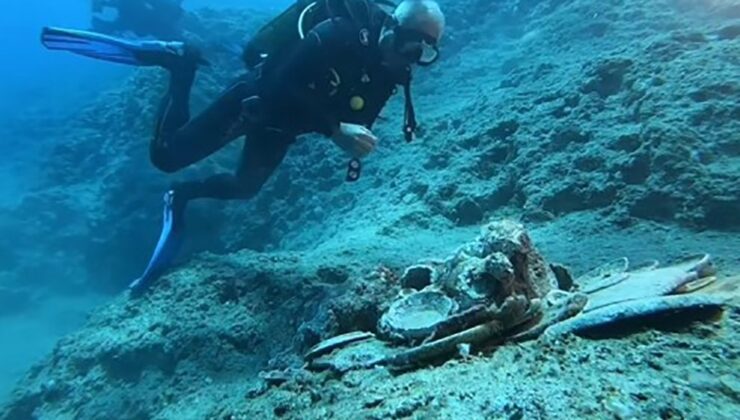 Bakan Ersoy, Akdeniz’in 2 bin yıllık su altı hazinesine dalış yaptı