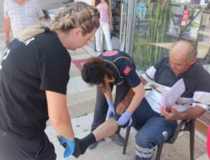 Başındaki kask sayesinde ölümden döndü hastaneye gitmeye güçlükle ikna edildi