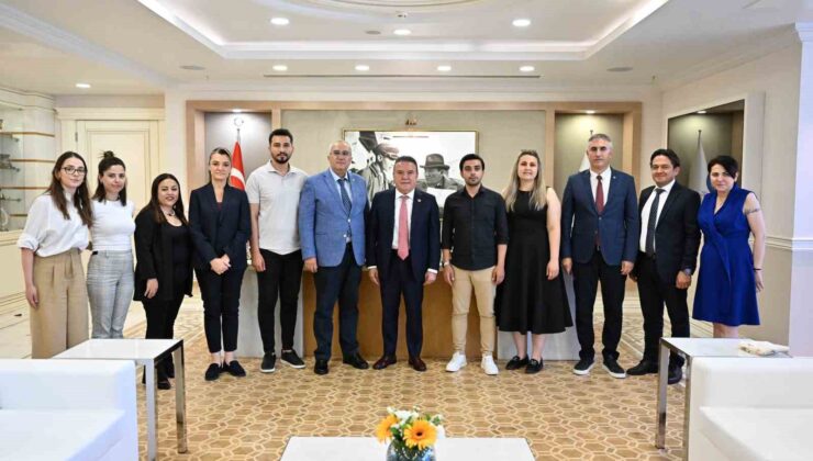 Başkan Böcek: “Benim çalışmalarımda parti ve siyaset ayrımı yoktur”