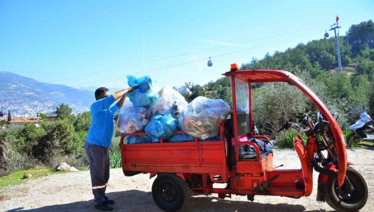 Bayramda tatilciler Alanya’ya 5 bin ton atık bıraktı