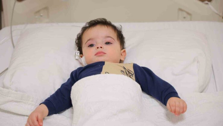 Boğazına havuç kaçan bebek, 10 dakikalık kalp masajıyla hayata döndü