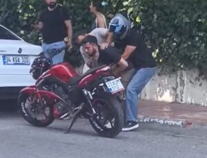 Boğazına şeker kaçtı motosikletlinin Heimlich manevrasıyla hayata tutundu