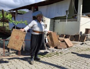 Bu da Adana usulü “sinekle mücadele”
