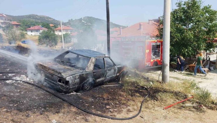 Burdur’da park halindeki otomobil alev alev yandı