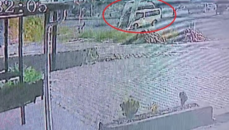 Defalarca takla atan minibüsün 18 yaşındaki sürücüsü öldü: Kaza anı kamerada