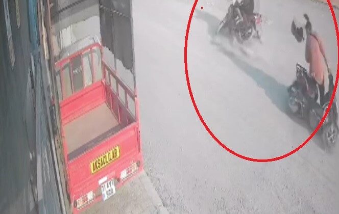 Dengesini kaybederek motosikletten düşen kadına karşıdan gelen motosiklet çarptı