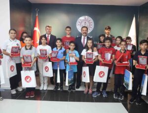 Depremin yaralarının sarıldığı Hatay’da 16 öğrenci bursluluk sınavından 500 tam almayı başardı
