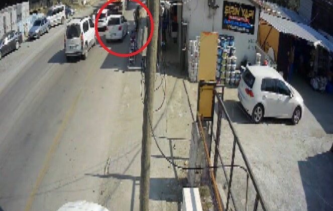 Emniyet şeridi ihlaliyle gelen kazayı yaya kıl payı atlattı