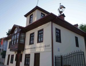 Gölhisar’da kültür mirası yaşatan 97 yıllık konak ilgi görüyor