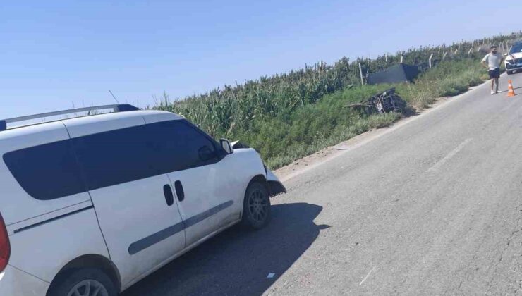 Hafif ticari araçla motosiklet çarpıştı: 2 ölü