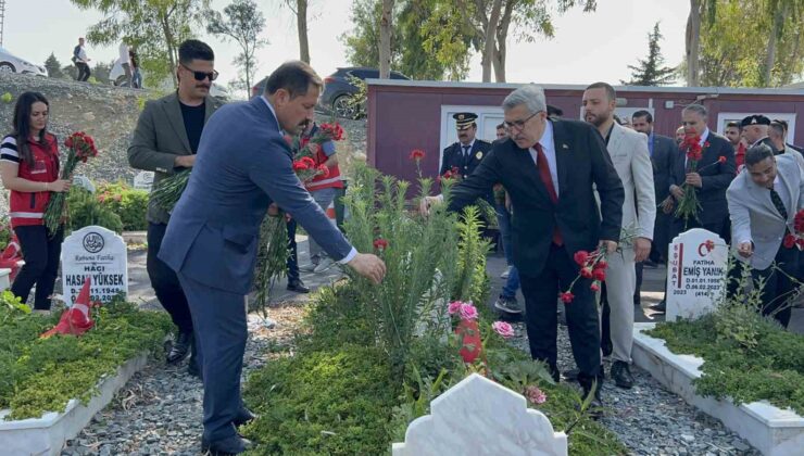 Hatay’da bayram arefesinde depremlerde ölenlerin mezarları ziyaret edildi