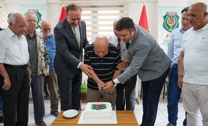 Isparta’da babalar günü şehit babalarıyla birlikte kutlandı