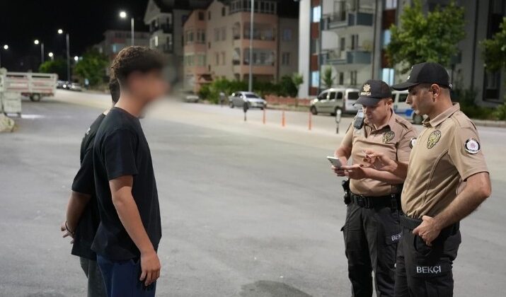 Isparta’da kurallara uymadığı tespit edilen sürücülere idari para cezası