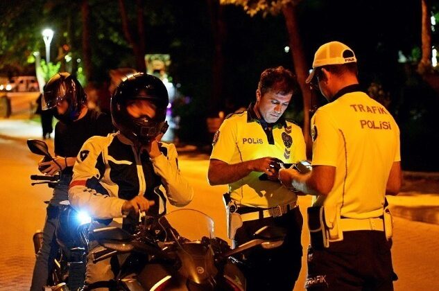 Isparta’da kurallara uymayan 14 sürücüye ceza kesildi