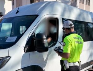 Isparta’da okul çevrelerinde denetim: 64 aranan şahıs yakalandı