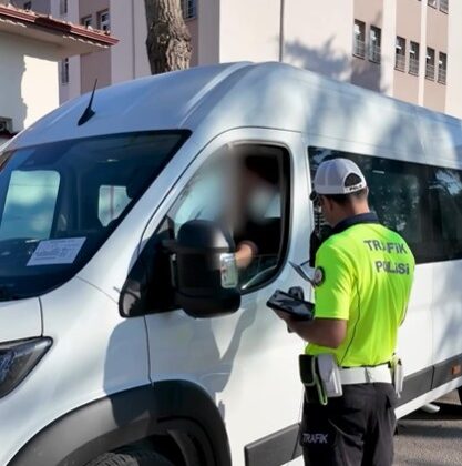 Isparta’da okul çevrelerinde denetim: 64 aranan şahıs yakalandı