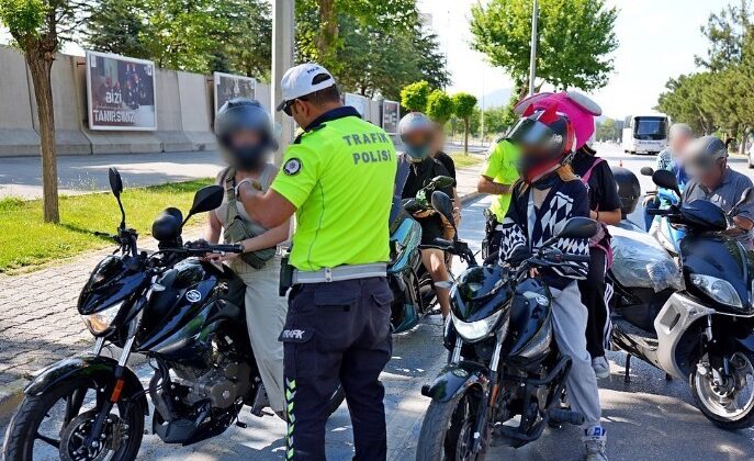 Isparta’da trafik uygulamasında 10 araca ceza kesildi