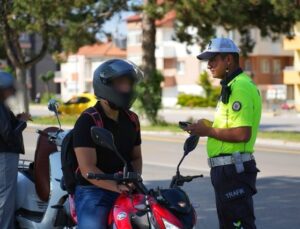 Isparta’da trafik ve asayiş uygulaması: 7 araca ceza kesildi