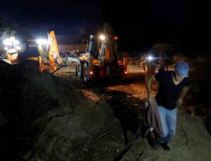 İzmir’deki orman yangını haberlerini izlerken alevleri kapısında buldu