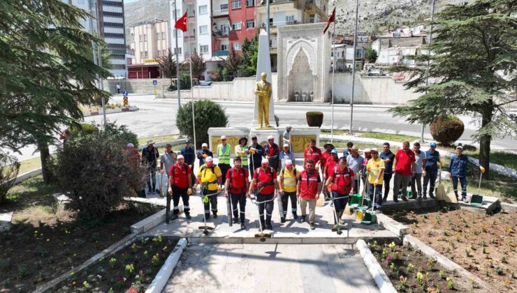Kahramanmaraş Büyükşehir Belediyesinden, Elbistan’da temizlik seferberliği