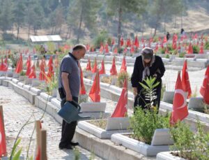 Kahramanmaraş’ta buruk bayramlaşma
