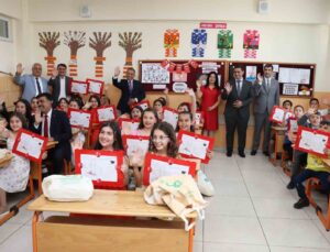 Kahramanmaraş’ta karne heyecanı: 276 bin öğrenci yaz tatiline çıktı