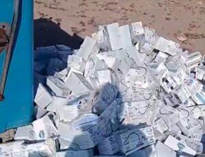 Kahramanmaraş’ta onlarca maske çöpe atıldı