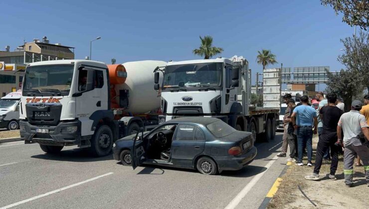 Kamyonun otomobili metrelerce sürüklediği anlar kamerada