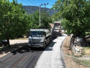 Kaş Beldibi ve Sütleğen Grup Yolu asfaltlanıyor