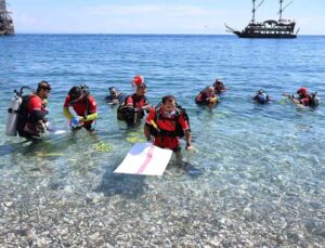 Kemer’de deniz dibi ve sahil temizliği etkinliği