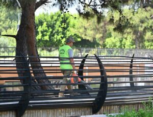 Kepez’de Tek Sarnıç Parkı’nda temizlik seferberliği