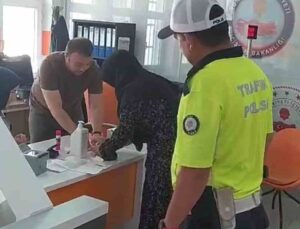 Kimliğini unutan öğrencinin imdadına polis yetişti, son dakika gelen sınava alınmadı