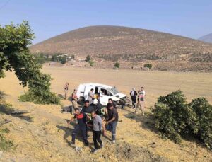 Kırıkhan’da tarlaya uçan kamyonetteki 2 kişi yaralandı