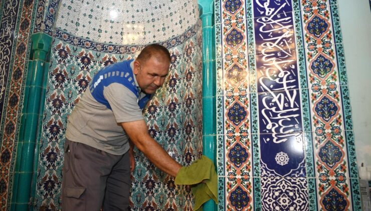 Konyaaltı’nda bayram öncesi ibadethaneler temizlendi