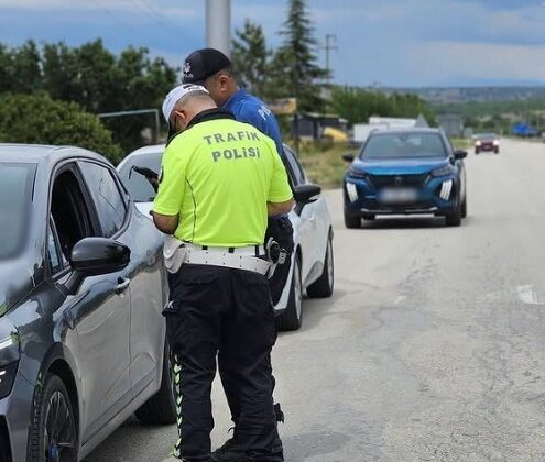 Kurallara uymadığı tespit edilen 2 araca ceza