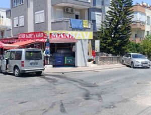 Manavgat’ta ticari araç ile otomobil çarpıştı: 1 yaralı