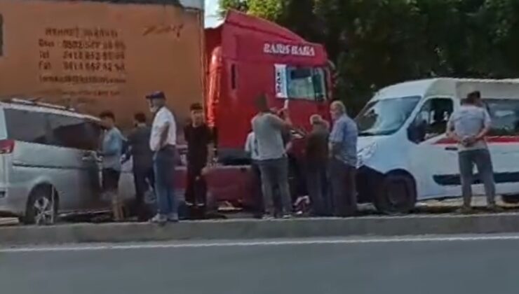 Mersin’de 3 aracın karıştığı kazada 2 kişi yaralandı