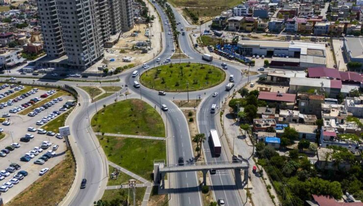 Mersin’de D-400 üzerindeki kavşaklara peyzaj düzenlemesi
